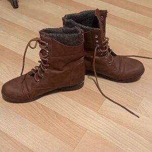 Brown Lace-Up Ankle Boots with Zipper on the back!